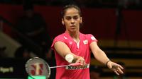 Pebulutangkis tunggal putri India, Saina Nehwal, saat bertanding melawan pebulutangkis Hongkong, Cheung Ngan Yi, dalam Kejuaraan Dunia Bulutangkis 2015 di Istora Gelora Bung Karno, Senayan, Jakarta. Rabu (12/8/2015). (Bola.com/Arief Bagus)