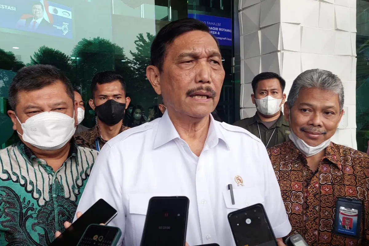 Menteri Koordinator bidang Kemaritiman dan Investasi Luhut Binsar Pandjaitan menyebut harga minyak goreng kemasan sederhana nantinya akan dipertahankan di Rp 14.000 per liter.