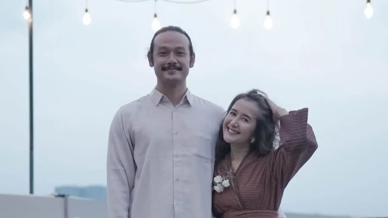 Widi Mulia dan suaminya, Dwi Sasono (https://www.instagram.com/p/CWAaoVqPywu/)