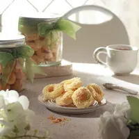 Resep kue sagu keju./Copyright shutterstock.com/g/enikaind