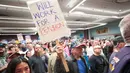 Diketahui, untuk memperkuat keuangan perusahaan, Boeing pada pekan lalu mengumumkan akan memangkas 17.000 pekerja. (Jason Redmond/AFP)