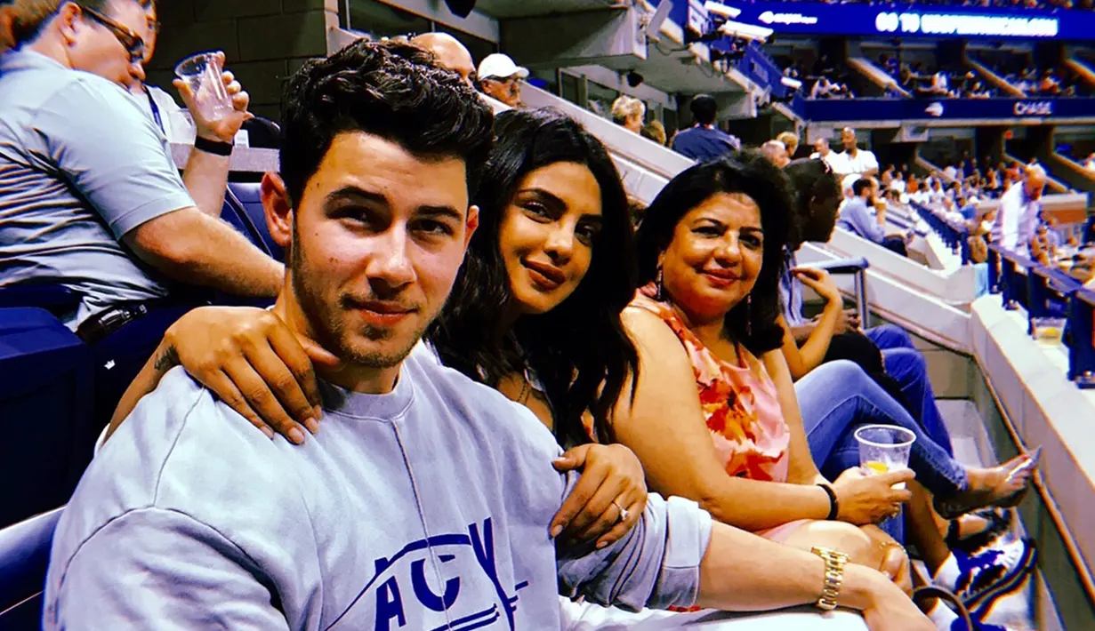 kemesraan Priyanka Chopra dan Nick Jonas saat hangout bersama keluarga (Liputan6.com/IG/@priyankachopra)