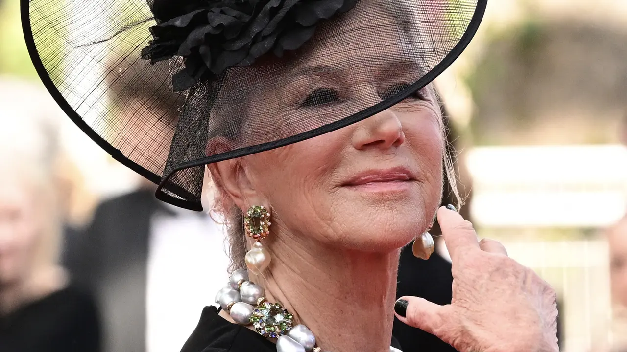Helen Mirren dalam Festival Film Cannes 2025. (Miguel MEDINA / AFP)