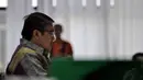 Mantan Kepala Bappebti, Syahrul Raja Sampurnajaya mendengarkan vonis di Pengadilan Tipikor, Jakarta, Rabu (12/11/2014). (Liputan6.com/Miftahul Hayat)