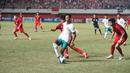Gelandang Timnas  Indonesia U-16, M Riski Afrisal mengontrol bola saat bertanding melawan Vietnam pada Final Piala AFF U-16 2022, Stadion Maguwoharjo, Sleman, Jumat (12/8/2022).  Tim asuhan Bima Sakti itu pun berhasil mengembalikan trofi Piala AFF U-16 ke Indonesia setelah pada 2018 lalu juga berhasil dimenangkan oleh Timnas Indonesia U-16 asuhan Fakhri Husaini. (Foto:Dok PSSI)