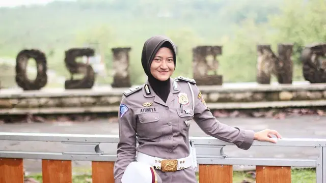6 Potret Terbaru Mega Ayundya Pembawa Baki HUT RI ke-67, Kini Jadi Polwan