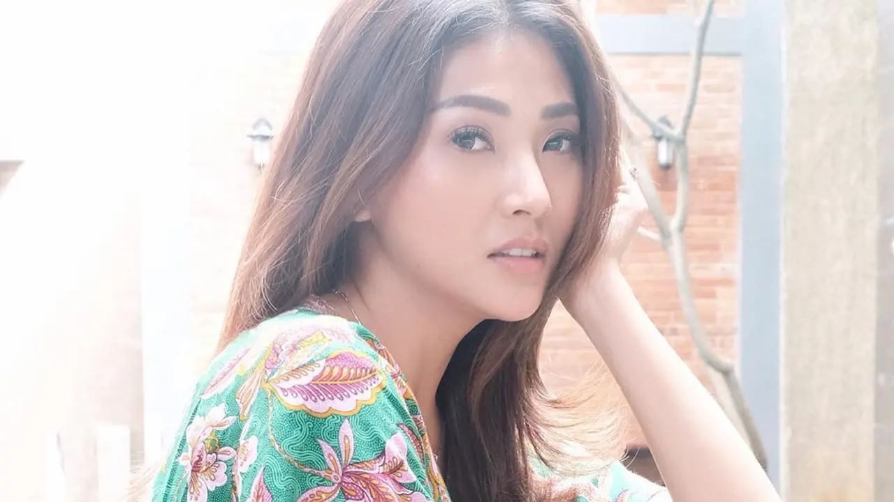 Artis pakai daster