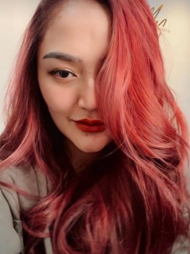 6 Potret Terbaru Siti Badriah dengan Rambut Merah, Terinspirasi Princess Ariel