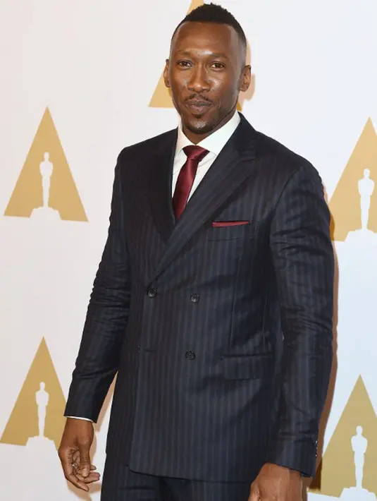 Di pidato kemenangannya, Ali mengucapkan terima kasih kepada guru dan professor yang selalu memberikan dukungan soal karakter-karakter yang diperankan Ali di berbagai judul film yang dibitanginya. (AFP/Bintang.com)