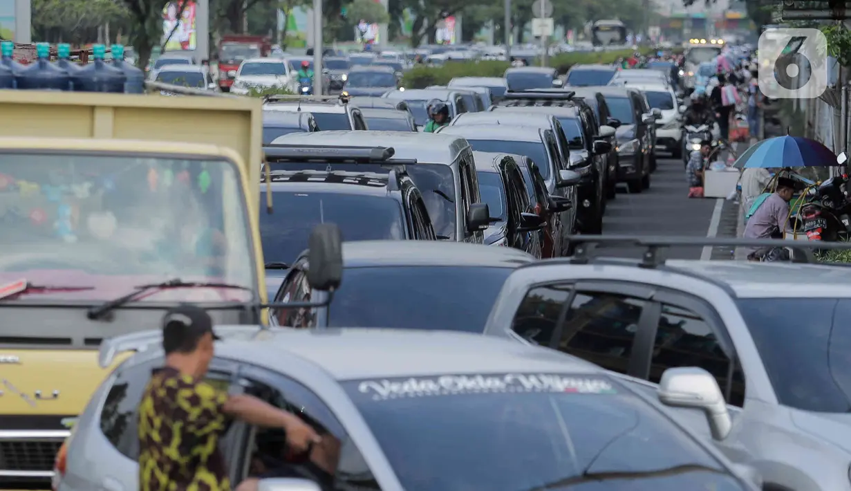 Pameran Jakarta Fair Kemayoran tetap dibuka untuk umum, termasuk pada Hari Raya Idul Adha. (Liputan6.com/Herman Zakharia)