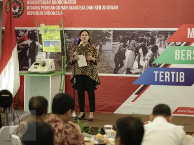 Menko bidang Pembangunan Manusia dan Kebudayaan (PMK) Puan Maharani memberikan sambutan dalam acara penyerahan secara simbolis Alat pengukur tekanan darah mandiri di Kementerian Menko PMK, Jakarta, Rabu (22/2). (Liputan6.com/Faizal Fanani)