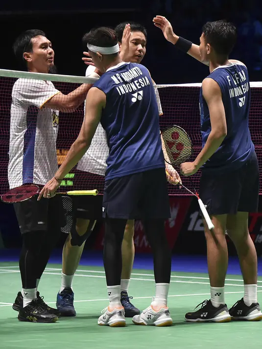 Wakil Indonesia mengalahkan seniornya Mohammad Ahsan/Hendra Setiawan pada laga final. (AP Photo/Rui Vieira)