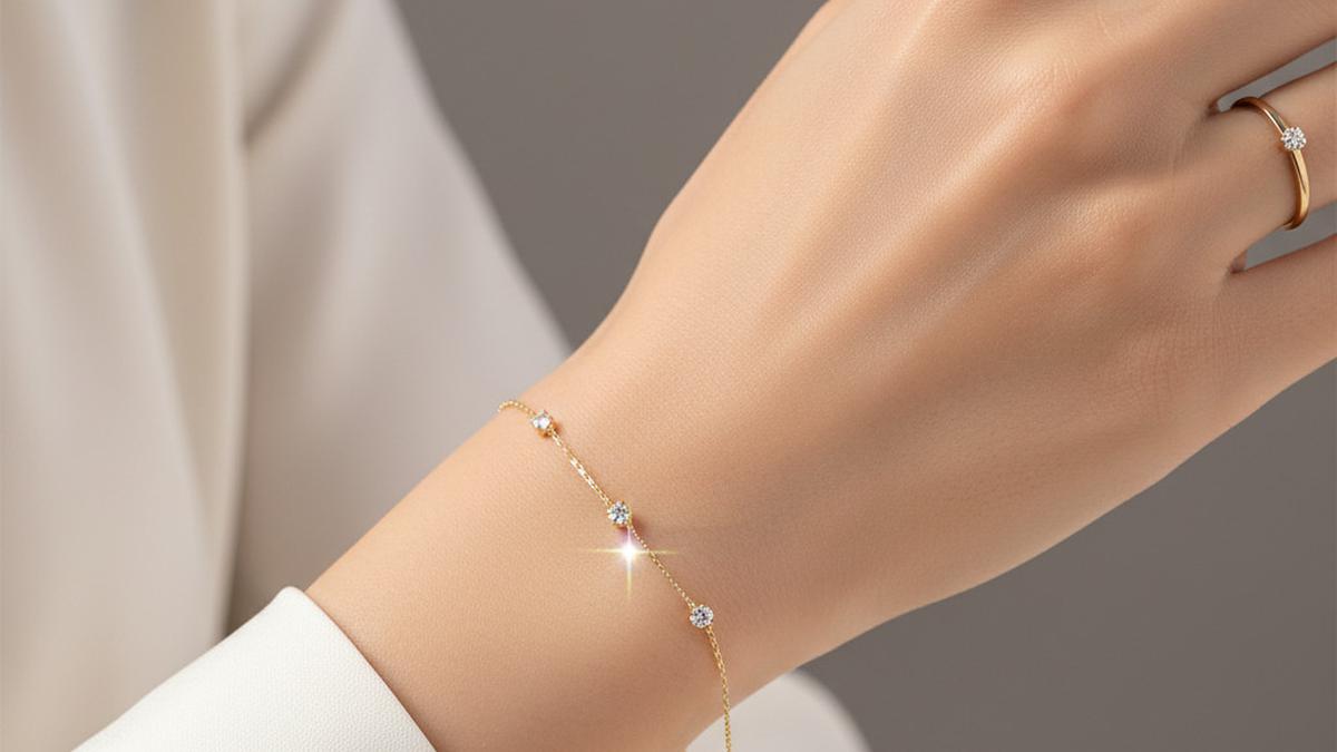 7 Gelang Emas Tipis Favorit Ibu-Ibu, Ringan Dipakai Tapi Tetap Elegan