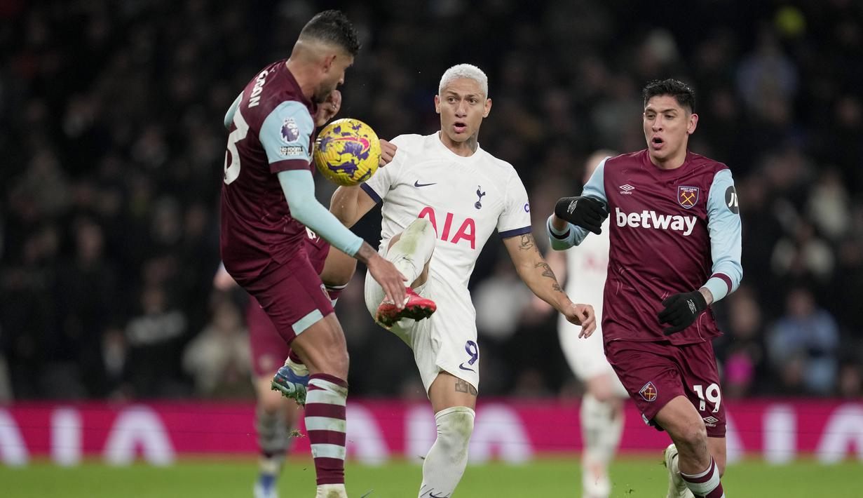 Tottenham Hotspur menelan kekalahan 1-2 saat menjamu West Ham. (AP Photo/Kin Cheung)