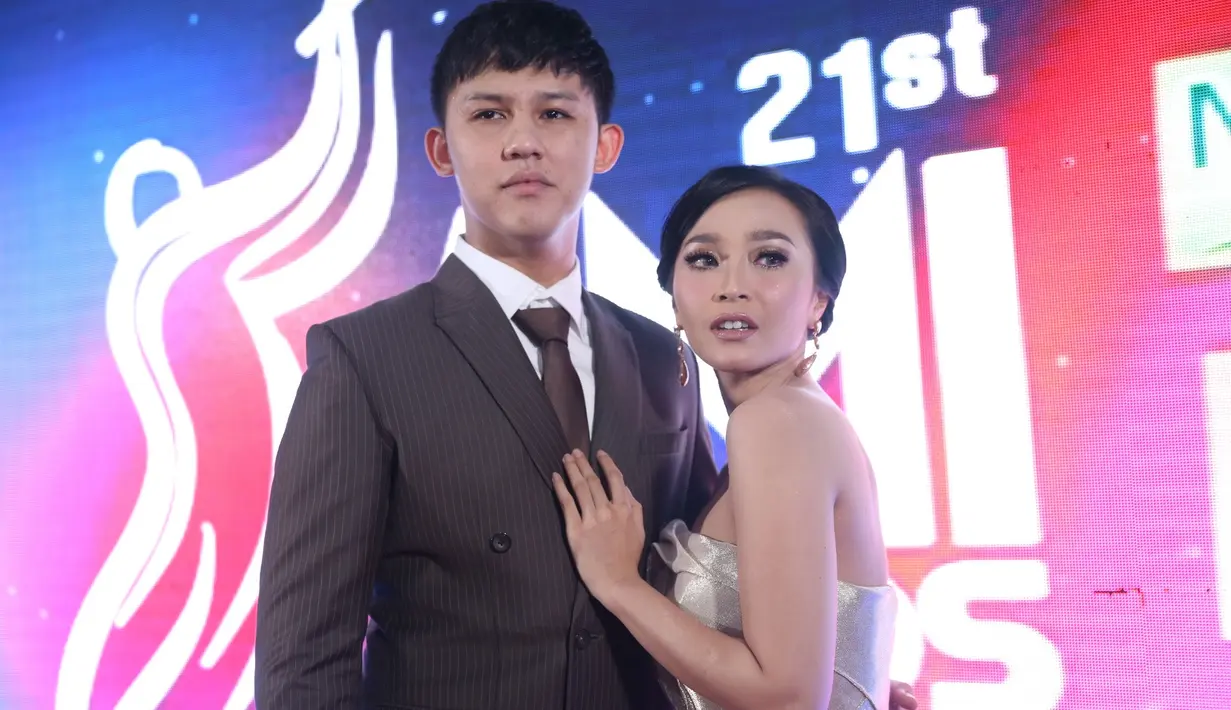 Rinni Wulandari dan Jevin Julian