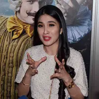 Si cantik Sandra Dewi, duta Disney Land yang satu ini merupakan pecinta tokoh Disney. Terbukti dengan konsep pernikahan yang digelarnya. Senang dengan film Beauty and The Beast, Sandra akan nonton berkali-kali. (Deki Prayoga/Bintang.com)