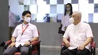Ketua NOC Indonesia, Raja Sapta Oktohari (kiri), beserta rombongan mengunjungi markas PBSI di Pelatnas Cipayung, Jakarta Timur, Selasa (27/4/2021) sore. (PBSI)
