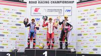 Fadillah Arbi Aditama saat naik podium teratas Race 2 AP250 ajang ARRC Sepang 2025. (PT Astra Honda Motor)