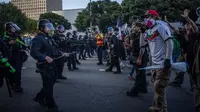 Delapan Demonstran Los Angeles Ini Didakwa Kasus Penjarahan hingga Serang Polisi