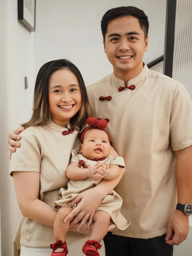 7 Gaya  Kompak dan Penuh Warna Keluarga Seleb Rayakan Imlek 2025, dari Gritte Agatha, Sarwendah, hingga Jennifer Bachdim