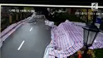 Jalanan sepanjang 50 meter di China ambruk disebabkan hujan badai yang terus mengguyur.