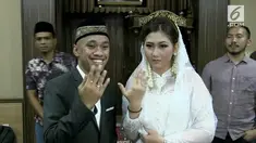 Tahanan narkotika Polres Metro Jakarta Barat, menikah di kantor polisi. 
atas nama cinta keduanya pun menikah, walau mempelai pria sedang menjalani proses hukum dan masih menunggu sidang dan keputusan hakim  (sab)