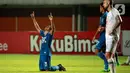 Selebrasi pemain Persib Bandung, Freta Butuan usai menjebol gawang PS Sleman dalam pertandingan semifinal leg pertama Piala Menpora 2021 di Stadion Maguwoharjo, Sleman, Jumat (16/4/2021). Persib menang tipis atas PS Sleman 2-1. (Bola.com/Ikhwan Yanuar)