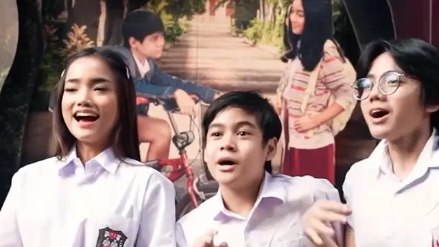 Anak artis pakai seragam SD (Instagram/falconpictures)