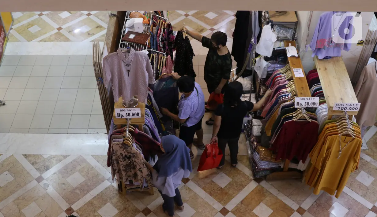 Suasana salah satu pusat berbelanjaan di Jakarta, Sabtu (12/9/2020). Asosiasi Pengusaha Ritel Indonesia (Aprindo) meminta ritel modern dan mal agar tetap bisa beroperasi selama Pembatasan Sosial Berskala Besar (PSBB) total di DKI yang mulai dilaksanakan 14 September 2020. (Liputan6.com/Angga Yuniar)