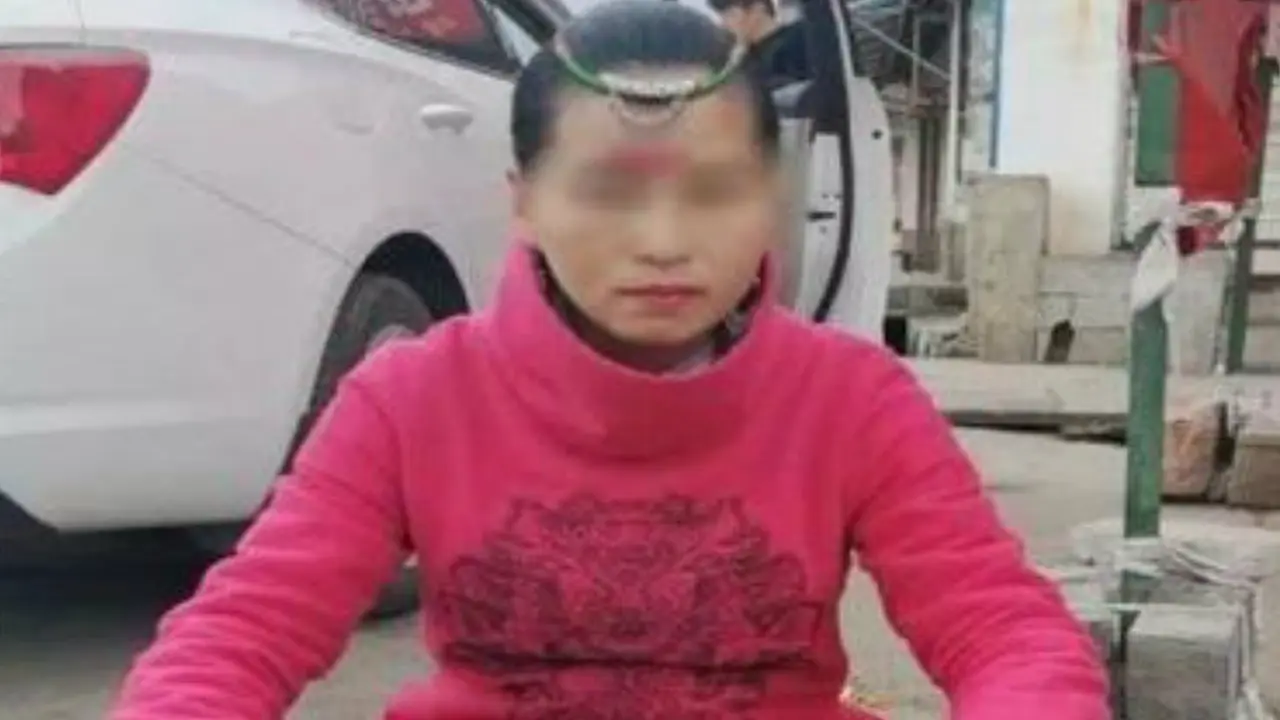 Wanita cantik yang viral karena menjadi pengemis. (Sosial Media)