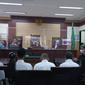 Empat terdakwa kebakaran Lapas Tangerang divonis hukuman penjara 1 tahun 6 bulan dan 1 tahun 4 bulan. (Liputan6.com/Pramita Tristiawati)