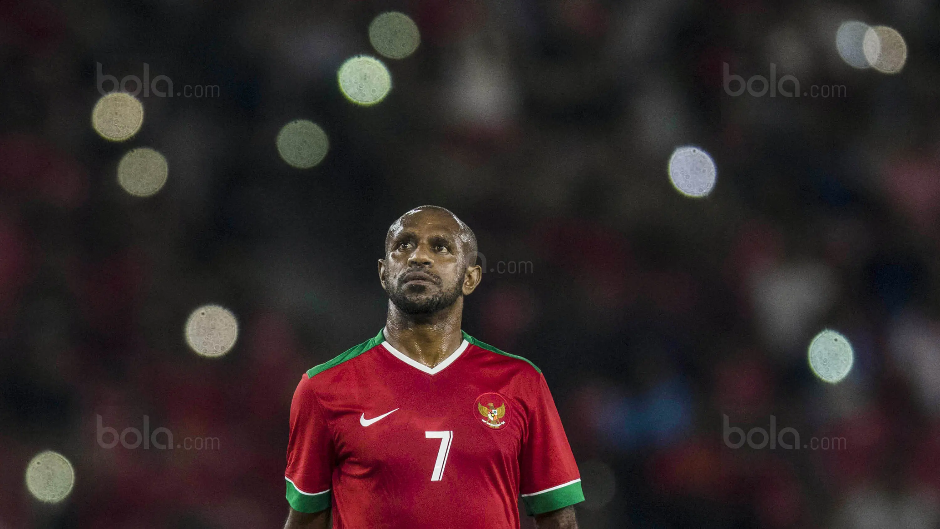 Striker Timnas Indonesia, Boaz Solossa, saat melawan Islandia pada laga persahabatan di Stadion Utama Gelora Bung Karno, Jakarta, Minggu (14/1/2018). Timnas Indonesia kalah 1-4 dari Islandia. (Bola.com/Vitalis Yogi Trisna)