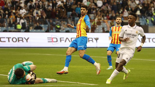Foto: Aksi Gemilang Thibaut Courtois Bawa Real Madrid Talukkkan Valencia pada Semifinal Piala Super Spanyol 2022 / 2023