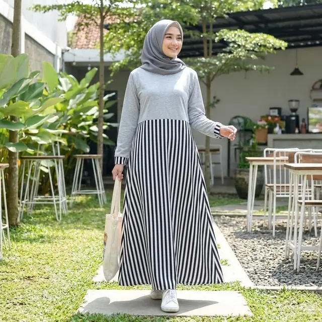 Model Gamis Kombinasi Garis