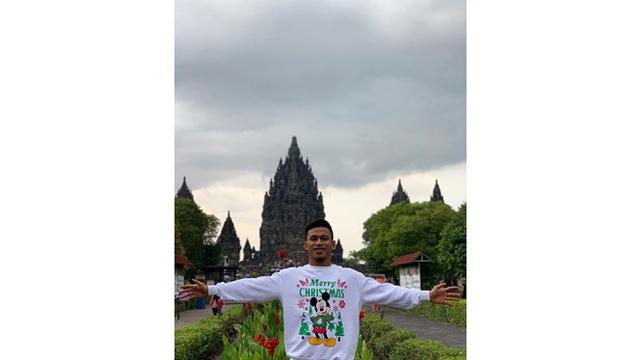 5 Gaya Liburan Osvaldo Haay di Akhir Tahun, Trendi Banget