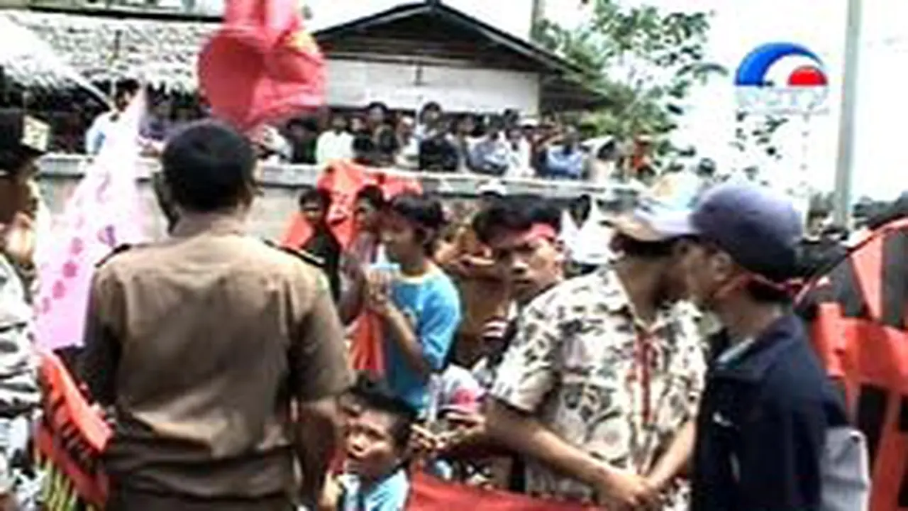 031204aDemoBanten.jpg