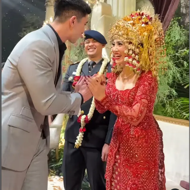 Potret 6 Artis Reuni di Pernikahan Febby Rastanty, Lepas Rindu Lama Tak Jumpa