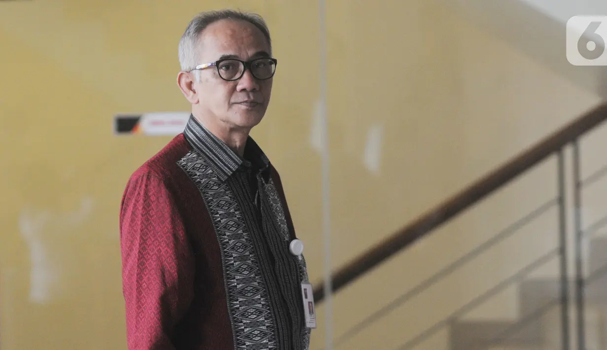 Sekretaris Jenderal Kementerian Perdagangan (Kemendag) Oke Nurwan memenuhi panggilan penyidik KPK di Jakarta, Selasa (5/11/2019). Oke Nurwan dipanggil terkait kasus dugaan suap pengurusan izin impor bawang putih yang menjerat mantan anggota Komisi VI DPR I Nyoman Dhamantra. (merdeka.com/Dwi Narwoko)