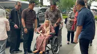 Istri Gus Dur Datangi Polda Metro Jenguk Delpedro Cs