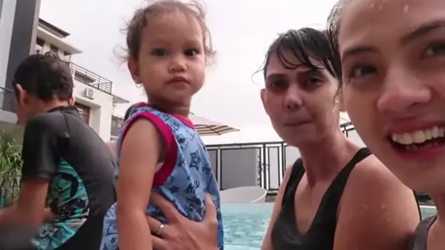 7 Momen Seru Zara dan Kyla Bersama Keluarga Selama Karantina
