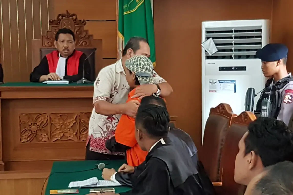 Ketika Korban Peluk dan Salami Terdakwa Bom Thamrin