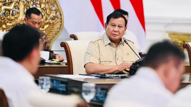 Presiden Prabowo Subianto membahas perkembangan KEK di Istana Merdeka.
