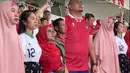 Azizah Salsha terlihat fokus saat melihat sang suami berlaga. Arhan tampil apik di laga Indonesia vs Turkmenistan dengan sumbang 1 gol. Azizah Salsha terlihat fokus saat melihat Arhan bertanding. (Liputan6.com/TikTok/abcdine)