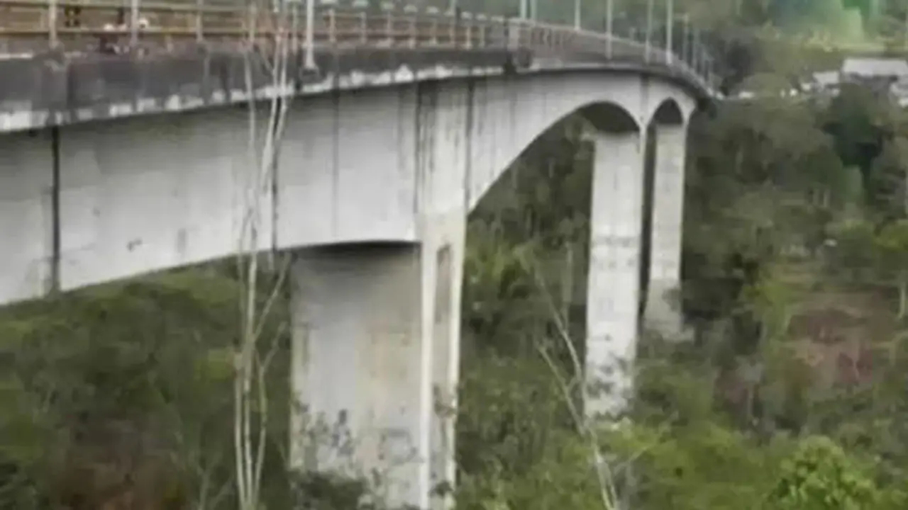 Pelanggaran Lalu Lintas hingga Wisata Jembatan Tertinggi di Asia