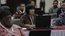 Peserta bersiap mengikuti tes profile assessment seleksi calon pimpinan (capim) KPK di Gedung Lemhanas, Jakarta, Kamis (8/8/2019). Sebanyak 40 orang capim KPK menjalani tes profile assessment selama dua hari yakni 8-9 Agustus 2019. (Liputan6.com/Faizal Fanani)