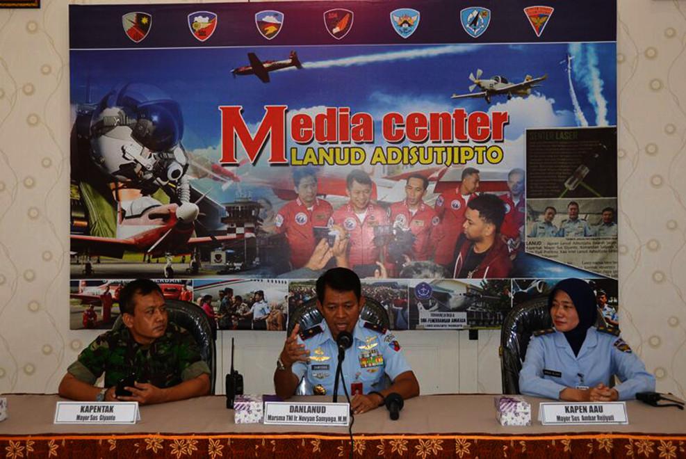 Komandan Lanud Adisutjipto, Marsma TNI Novyan Samyoga, mengumumkan rencana pameran pesawat Cureng yang mengebom tangsi Belanda, 70 tahun silam. (Liputan6.com/Switzy Sabandar)