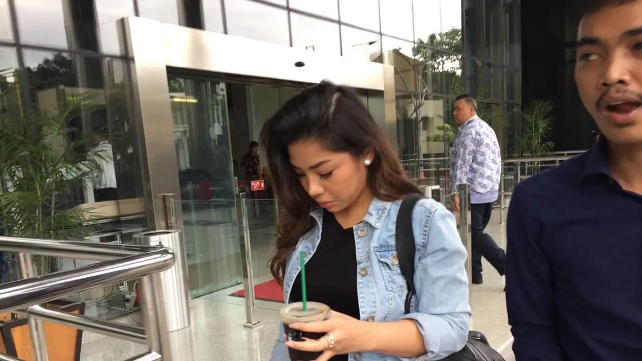 Putri Setya Novanto, Dwina Michaella penuhi panggilan KPK