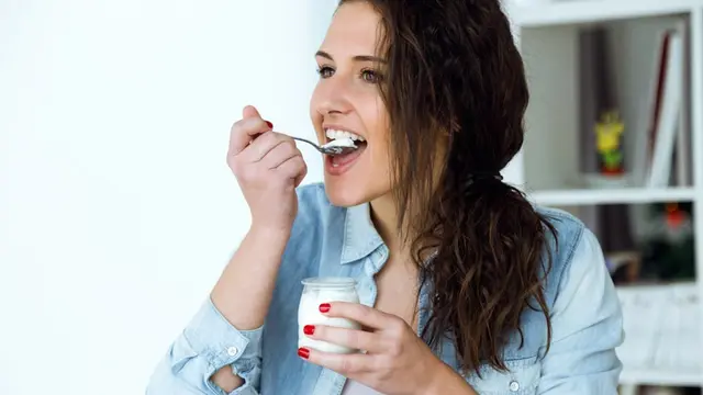 Bolehkah Makan Yoghurt Saat Sahur atau Buka Puasa? (Josep Suria/Shutterstock)