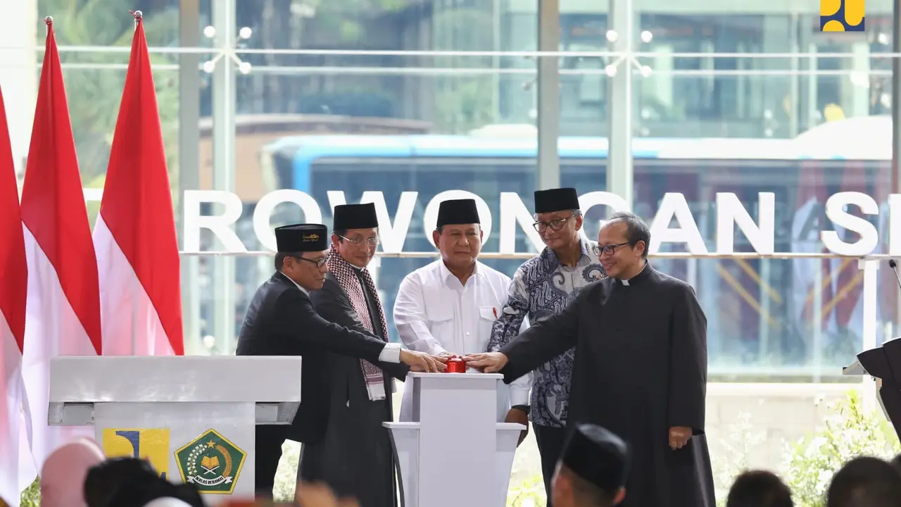 Presiden Prabowo Subianto meresmikan Terowongan Silaturahim Masjid Istiqlal-Gereja Katedral di Jakarta Pusat, Kamis (12/12/2024). (Dok Kementerian PU)