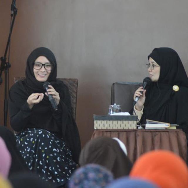 Hasil gambar untuk wanita yang menjadi mualaf karena iklan sirup